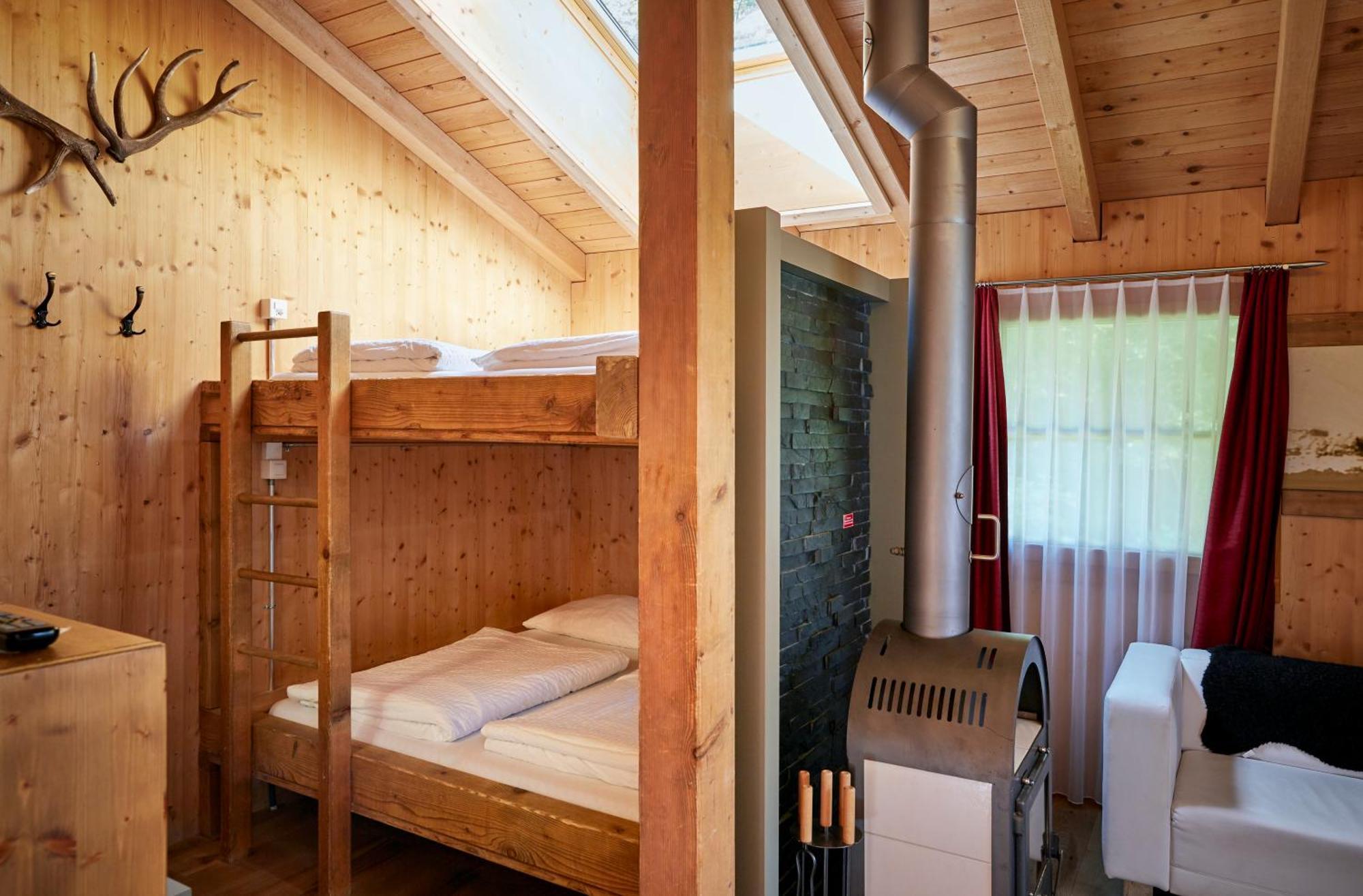 Huettenhotel Husky Lodge Muotathal Exterior photo