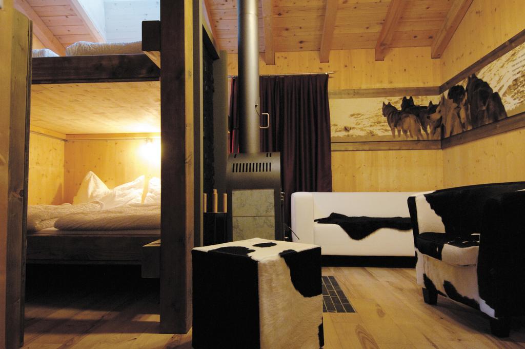 Huettenhotel Husky Lodge Muotathal Room photo